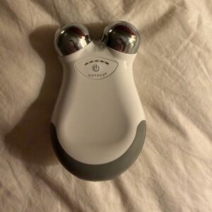 NuFace Mini - Microcurrent Facial Toning Device in White and Silver